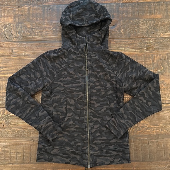 Lululemon Scuba Hoodie Light Cotton Fleece
Incognito Camo Multi Gator Green - Picture 2 of 5